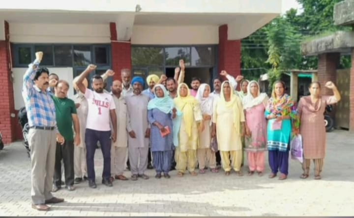 ਕਲਾਸ ਫੋਰ ਸਰਕਾਰੀ ਕਰਮਚਾਰੀ ਯੂਨੀਅਨ, ਜ਼ਿਲ੍ਹਾ ਸਬ-ਕਮੇਟੀ, ਸਿੱਖਿਆ ਵਿਭਾਗ, ਪੰਜਾਬ ਸਰਕਾਰ ਨੂੰ ਪੁਰਜ਼ੋਰ ਅਪੀਲ ਕਰਦੀ ਹੈ ਕਿ ਦੀਵਾਲੀ ਤੋਂ ਪਹਿਲਾਂ ਬਾਕੀ ਡੀਏ ਦੀਆਂ ਕਿਸ਼ਤਾਂ ਜਾਰੀ ਕੀਤੀ ਜਾਵੇ ਅਤੇ ਆਰਜ਼ੀ ਕਰਮਚਾਰੀਆਂ ਨੂੰ ਰੈਗੂਲਰ ਕੀਤਾ ਜਾਵੇ।